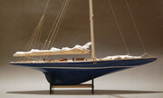 Yacht Endeavour 1:80