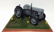 Ferguson Tractor 1:24